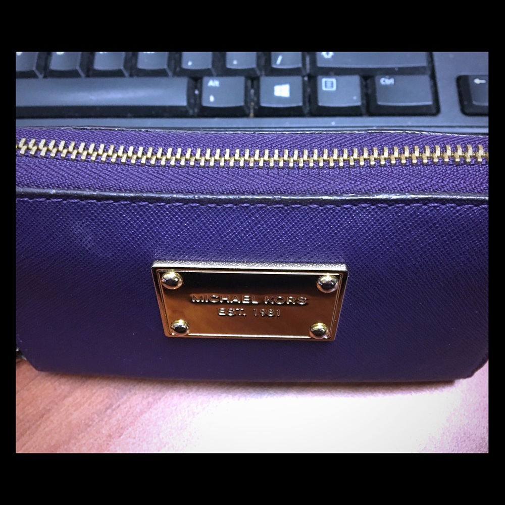 Wallet zippered